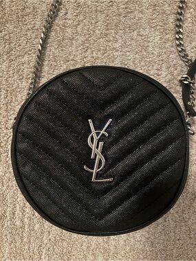 Round camera bag pebbles quilted black Crossbody with Silver chain & Logo
